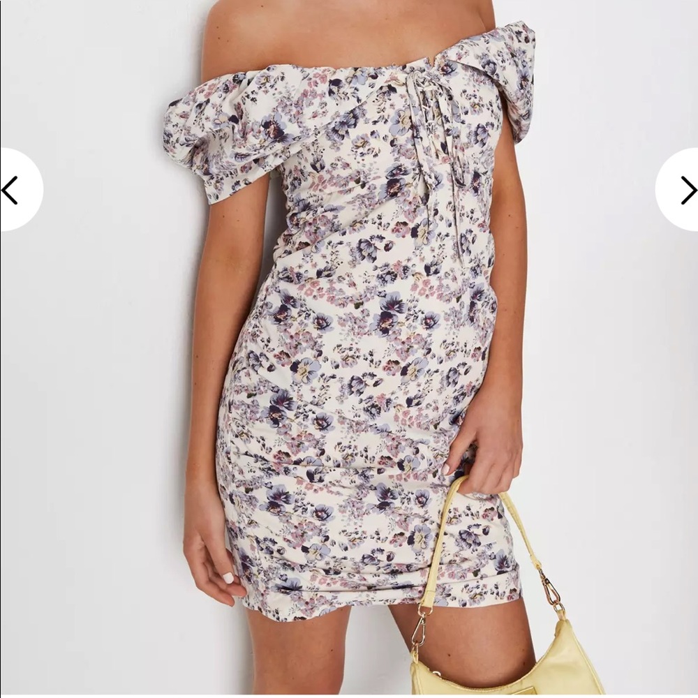 NWT missguided Puff sleeve floral mini dress